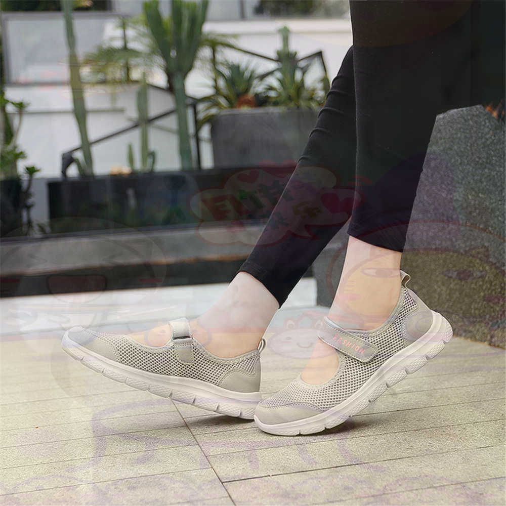 Best Vintage Collectible Items - Sepatu Tenis Wanita Jaring Nomor 40
